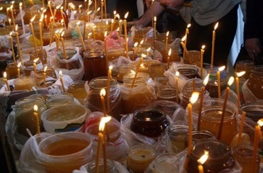 14 серпня 2013, 22:14 Переглядів:   У церквах цього свято правлять водосвятні молебні та освячують мед, фото з сайту & nbsp; metronews