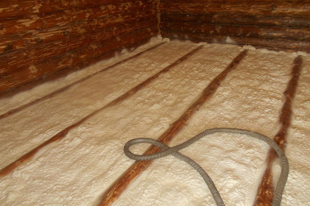 Такий метод утеплення підлог формує безшовне теплоізоляційне покриття, що прекрасно підходить для будь-якої поверхні