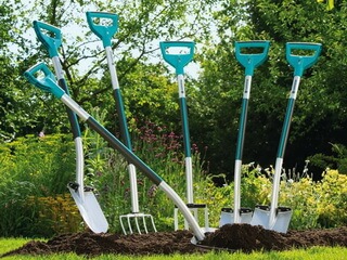 Для організації робіт в саду і городі дачнику необхідні спеціальні пристосування, які в значній мірі полегшують працю