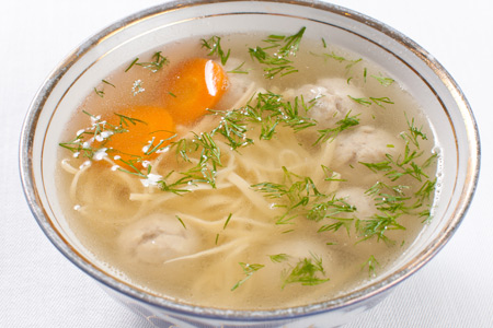 Угра-ош - курячий суп з домашньою локшиною і фрикадельками з курчати