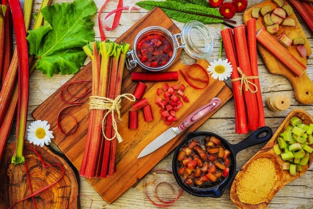 14 рецептів страв з ранньої городньої культури